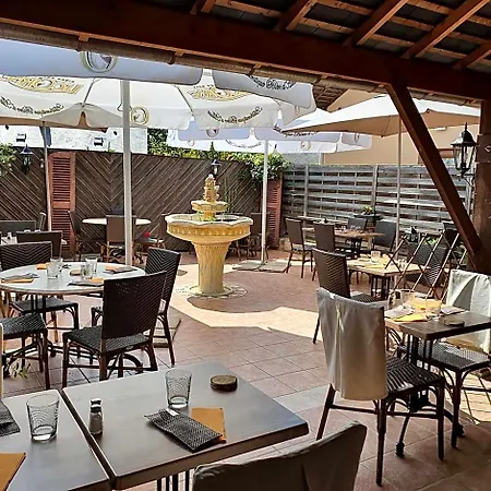 Hotel Restaurant Crêperie Du Château Craon (Mayenne)