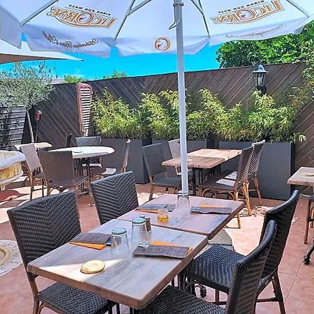 Hotel Restaurant Crêperie Du Château 2*